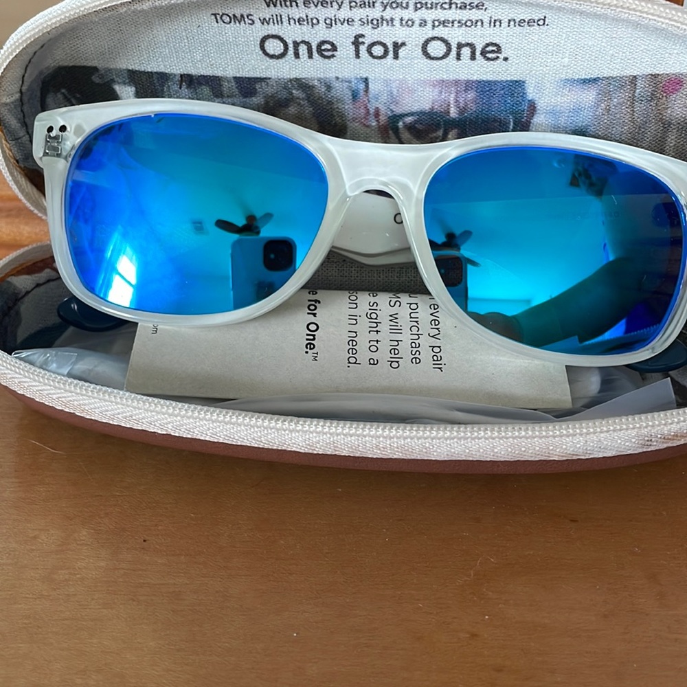 Tom’s one for one polarized sunglasses